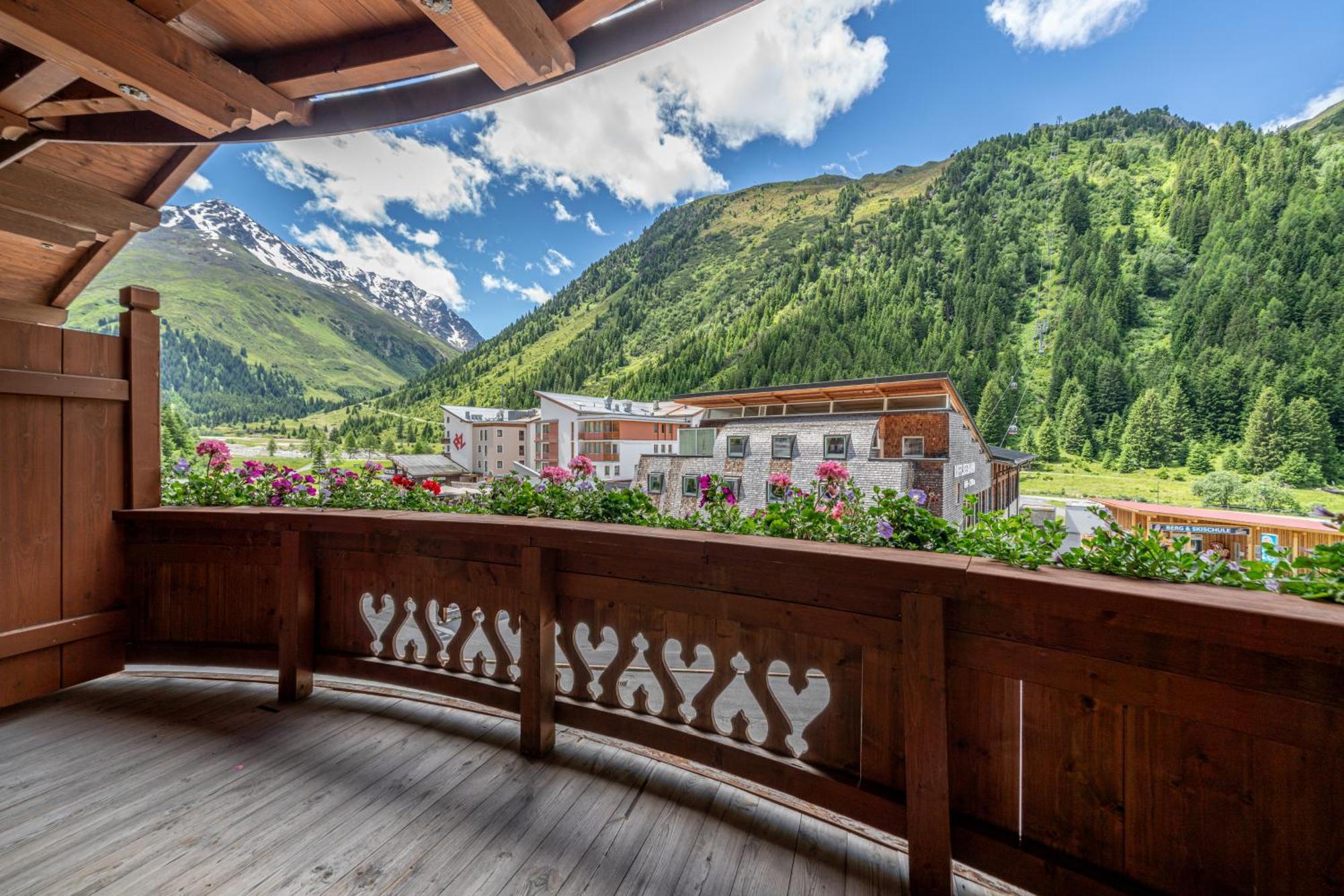 Hotel Mittagskogel Pitztal St. Leonhard im Pitztal Exterior foto